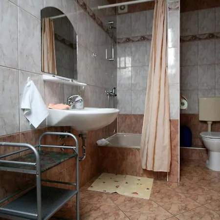 Clipper - 5 Minut Od Plazy